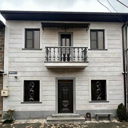 New , Comfortable 3 Bedroom House Jereván Kültér fotó
