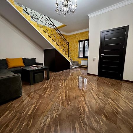 New , Comfortable 3 Bedroom House Jereván Kültér fotó