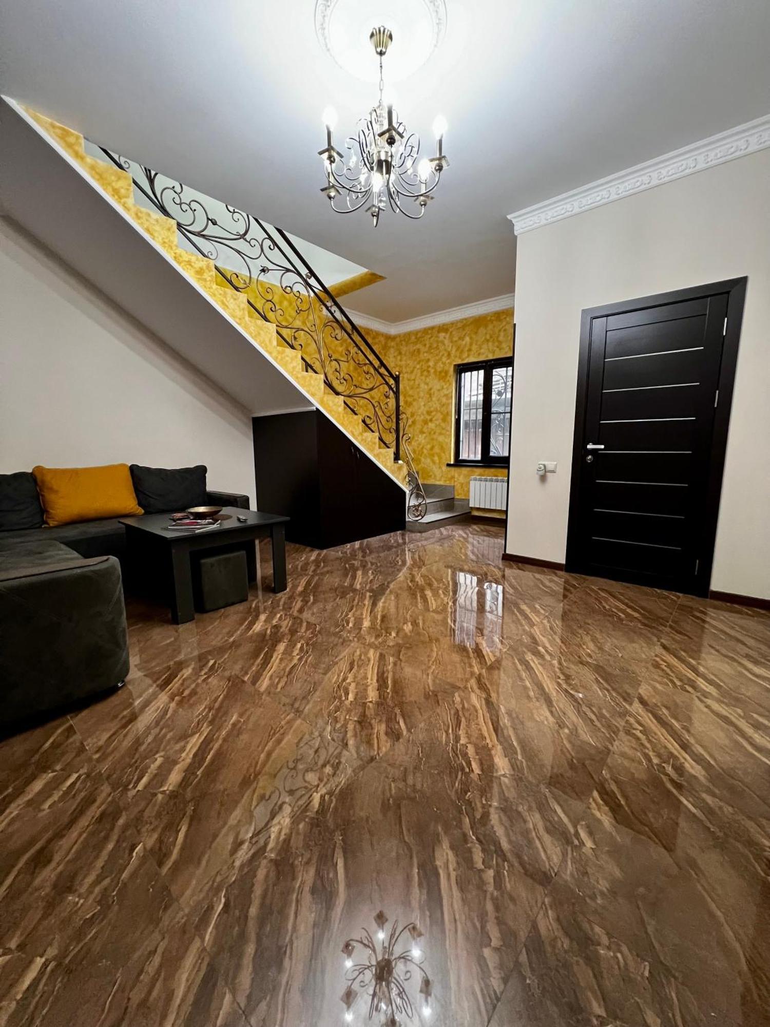 New , Comfortable 3 Bedroom House Jereván Kültér fotó