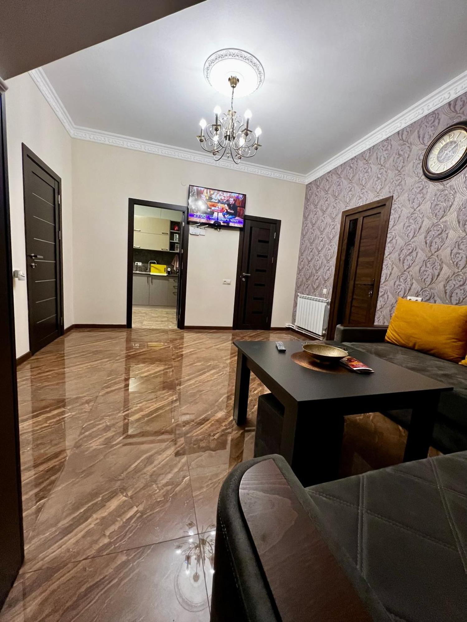 New , Comfortable 3 Bedroom House Jereván Kültér fotó