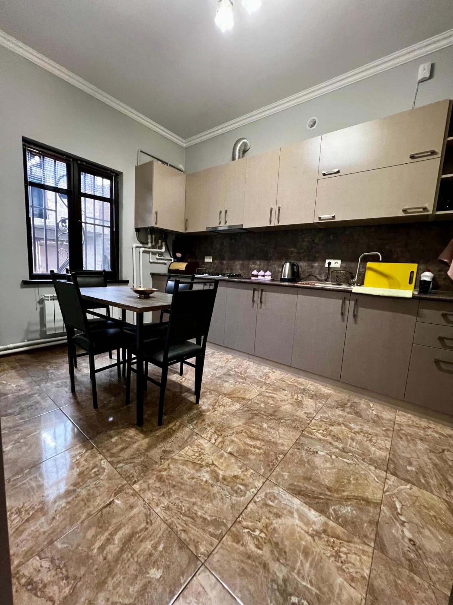 New , Comfortable 3 Bedroom House Jereván Kültér fotó