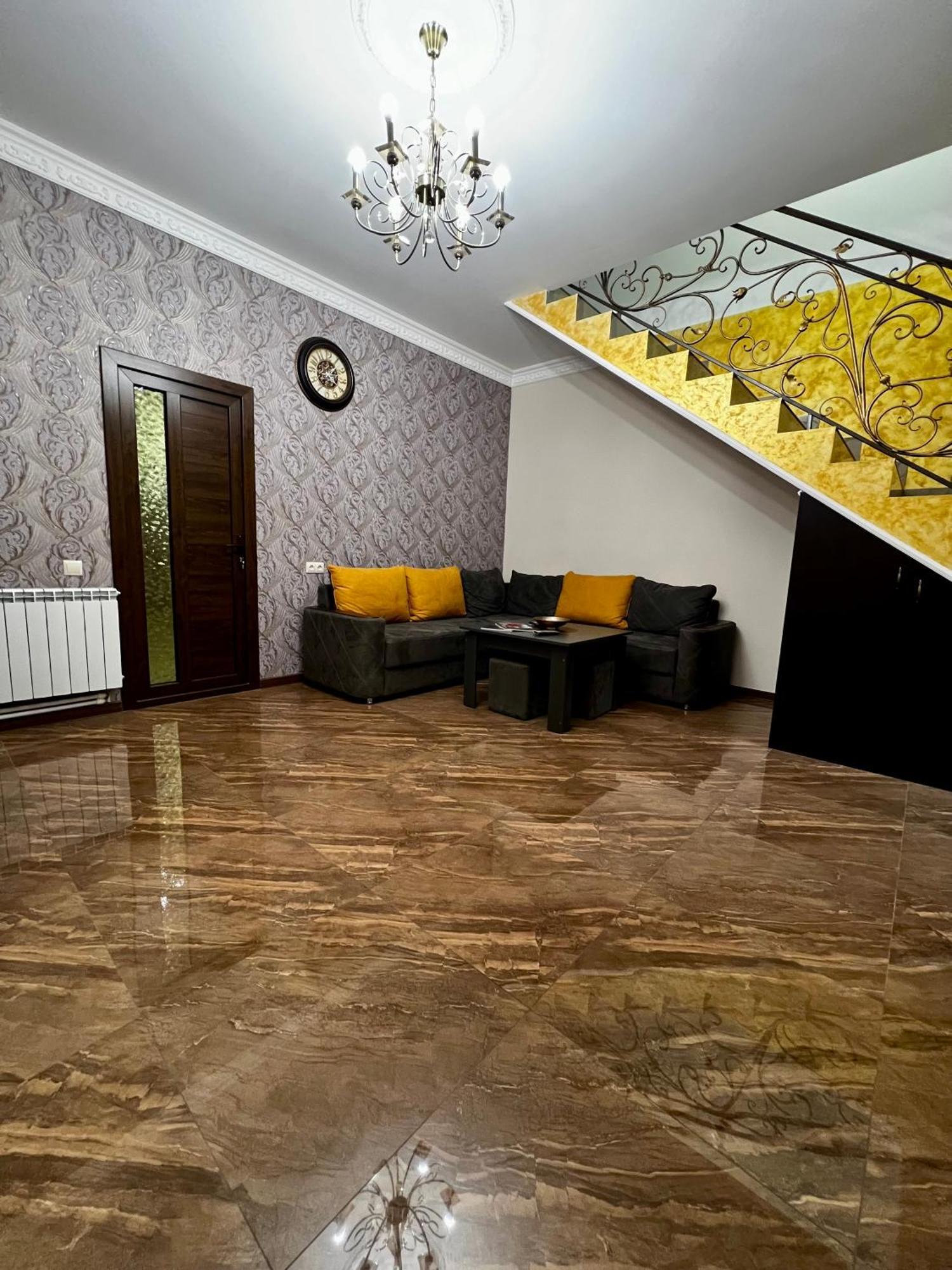 New , Comfortable 3 Bedroom House Jereván Kültér fotó