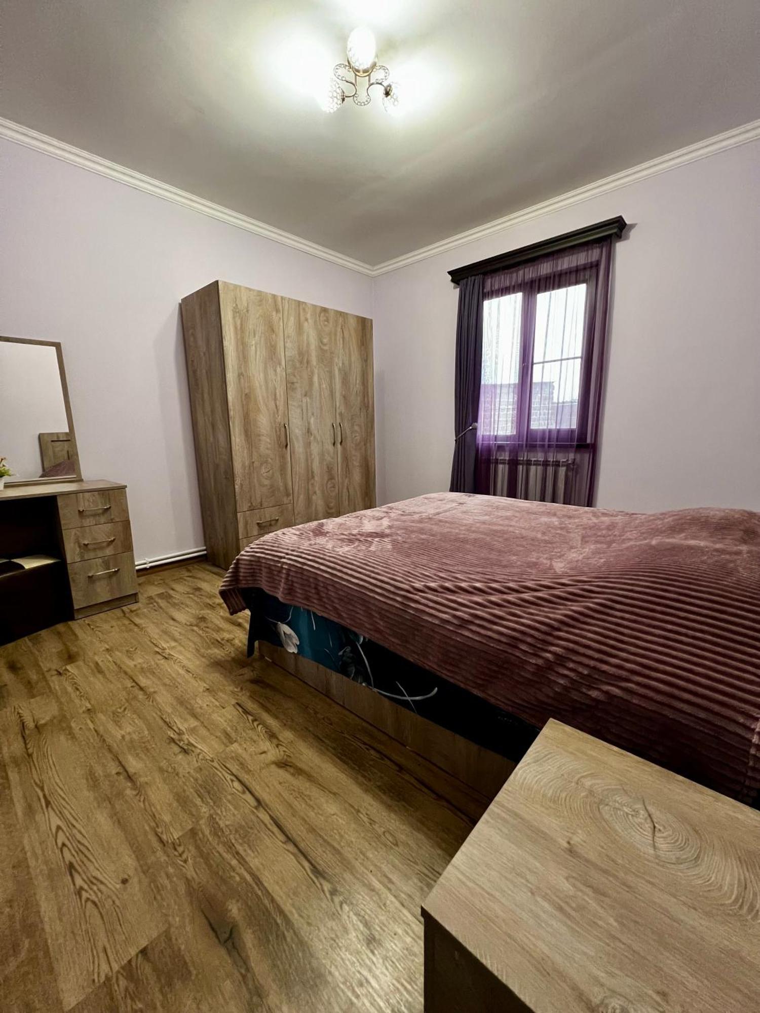 New , Comfortable 3 Bedroom House Jereván Kültér fotó