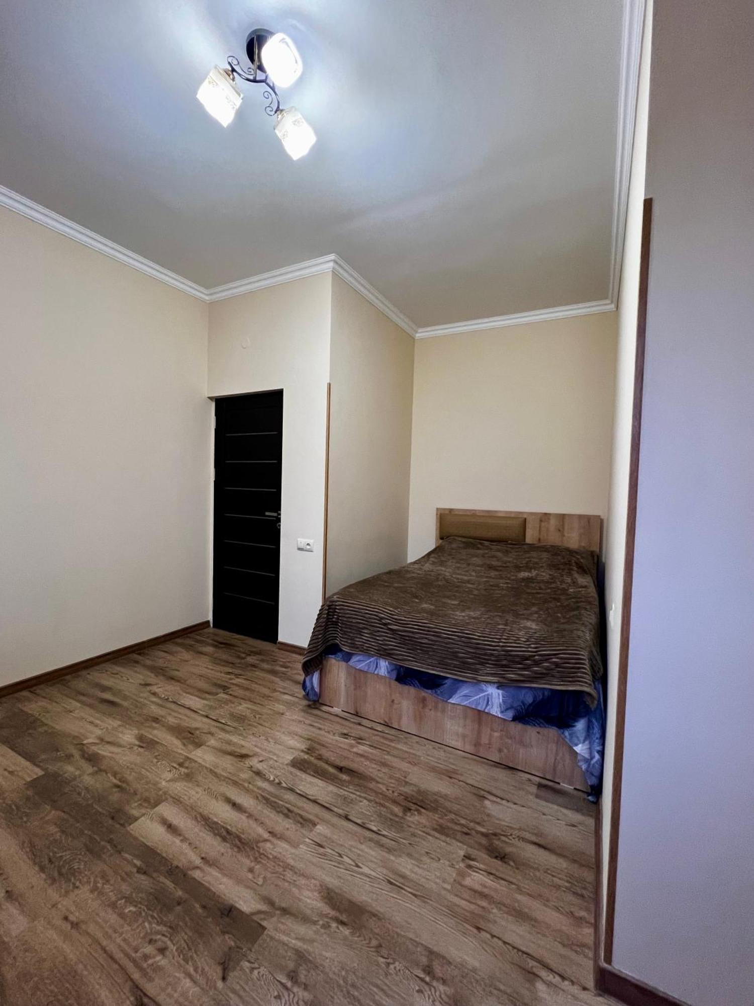 New , Comfortable 3 Bedroom House Jereván Kültér fotó