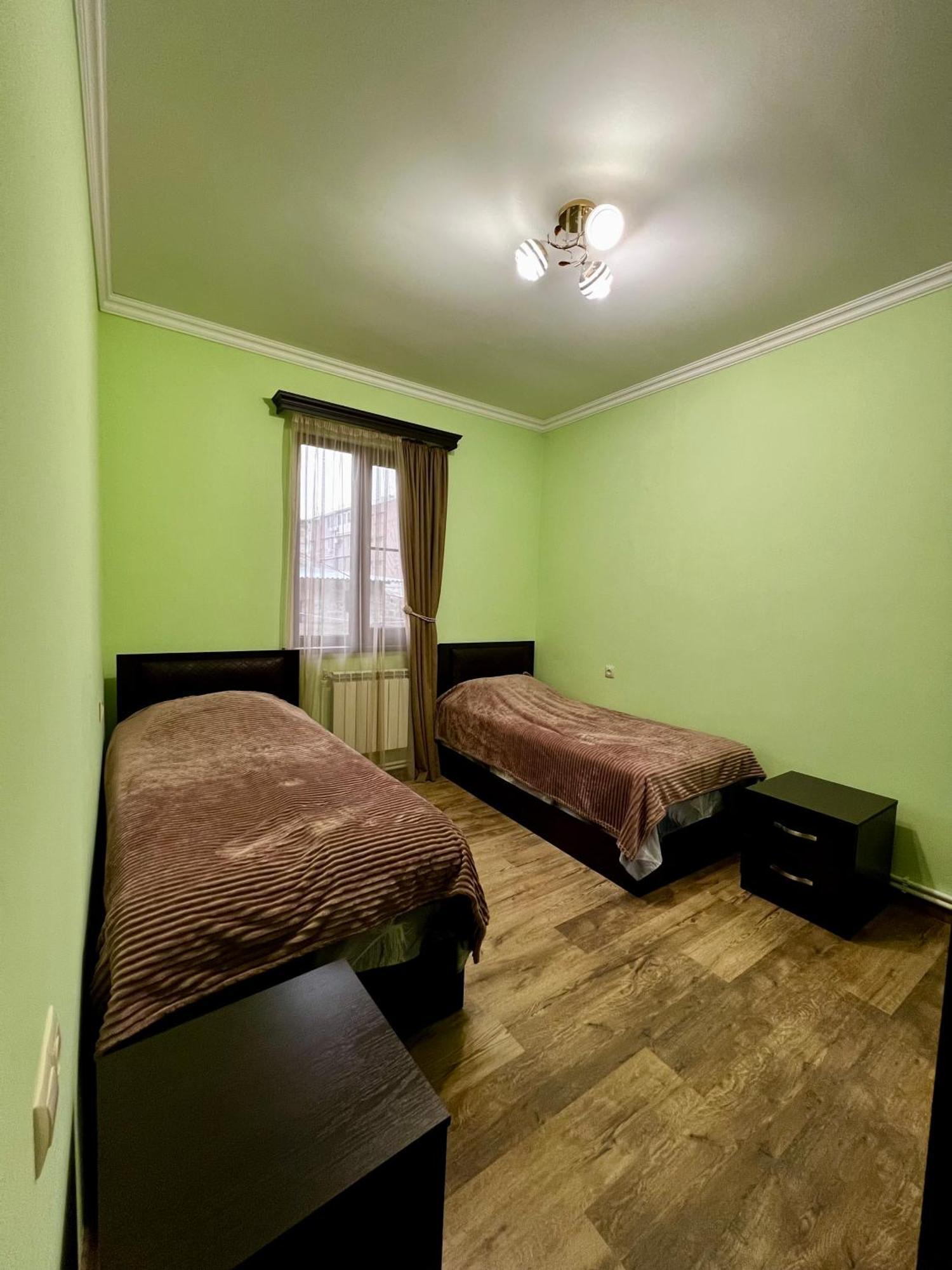 New , Comfortable 3 Bedroom House Jereván Kültér fotó